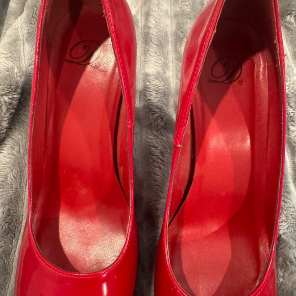 Red Platform Heels Size 9 - Picture 3 of 12